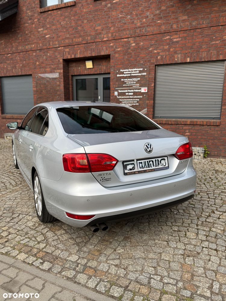 Volkswagen Jetta 2.0 TDI Comfortline - 7