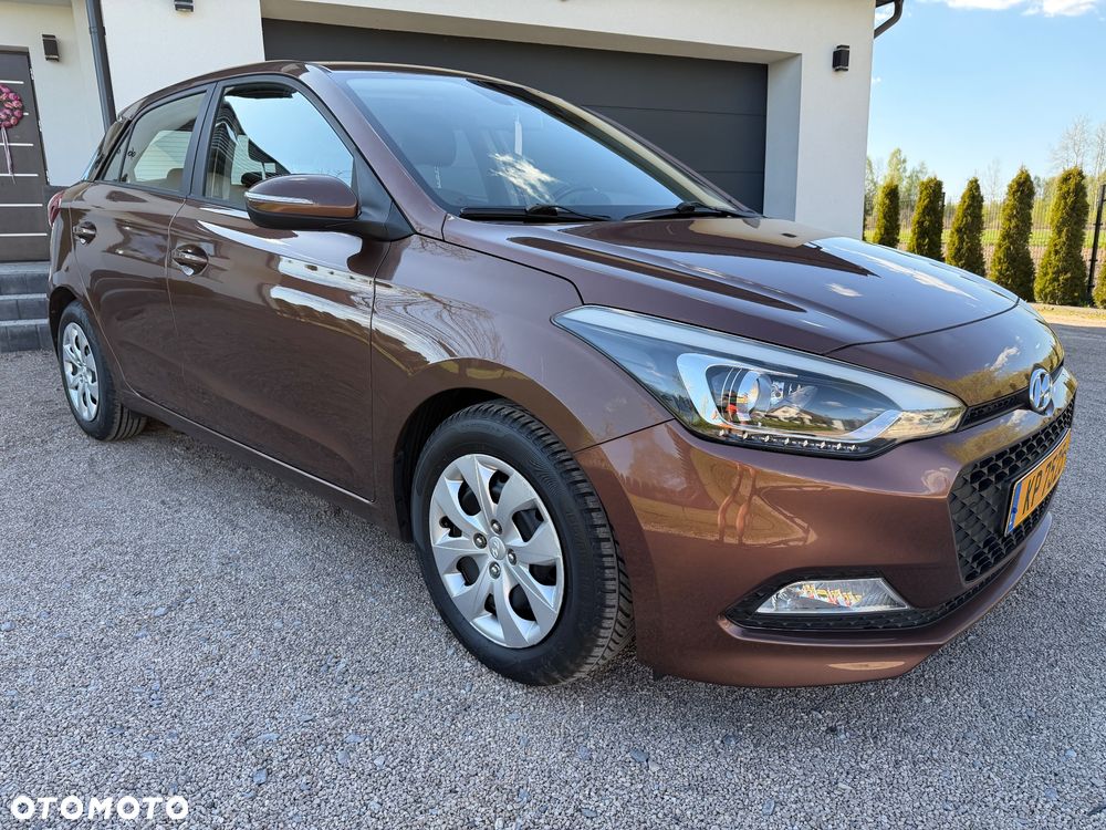 Hyundai i20 blue 1.2 Trend - 19