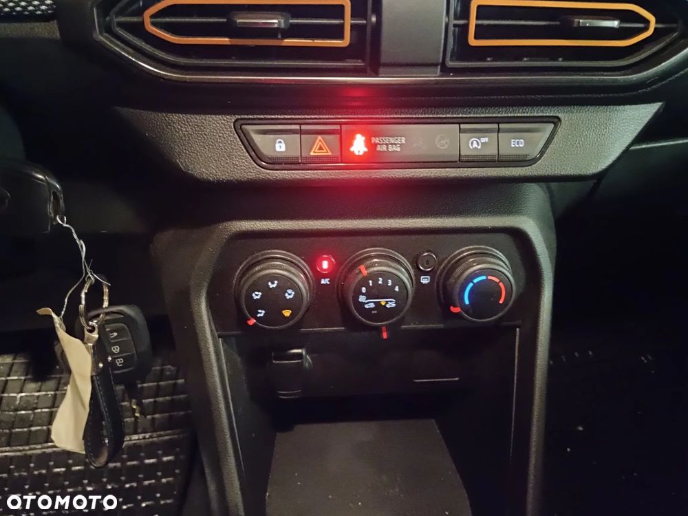 Dacia Sandero 1.0 TCe Laureate S&S - 28