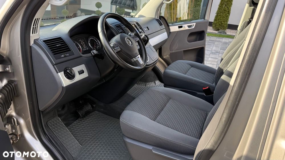 Volkswagen Multivan - 24