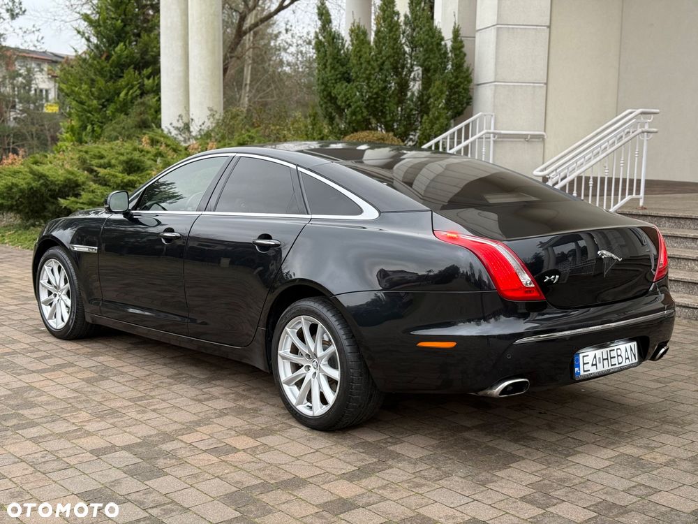 Jaguar XJ 3.0 D V6 Premium Luxury - 4