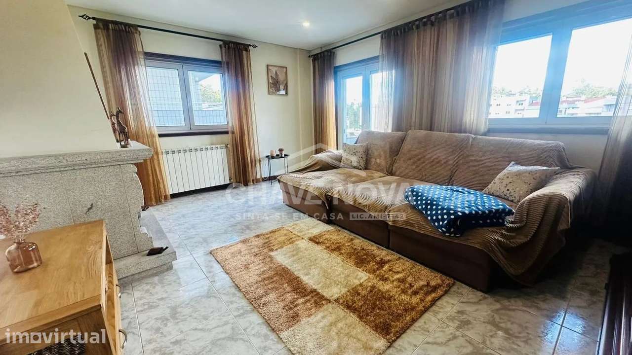 Apartamento T3 com 3 varandas e garagem box em Milheiros de Poiares - Grande imagem: 3/23