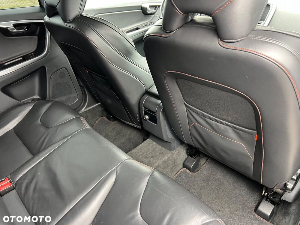 Volvo XC 60 D3 Drive-E Ocean Race - 11