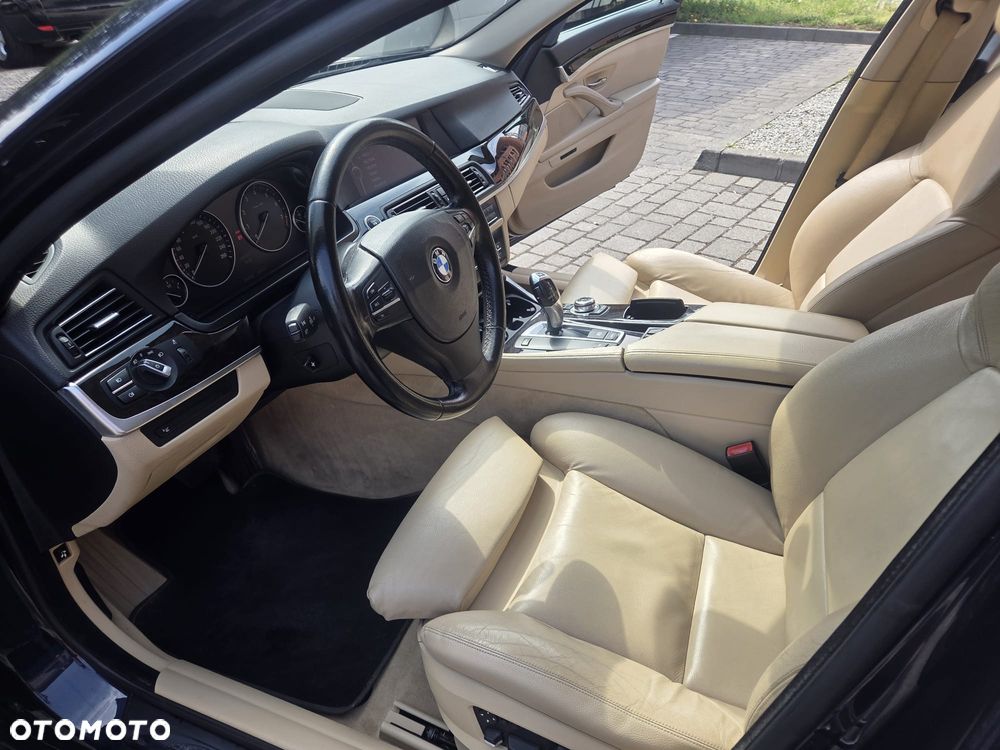 BMW Seria 5 528i - 10
