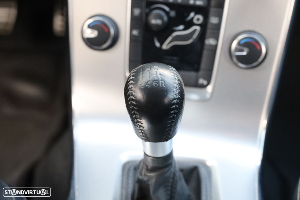 Volvo V60 2.0 D3 R-Design Start/Stop - 23