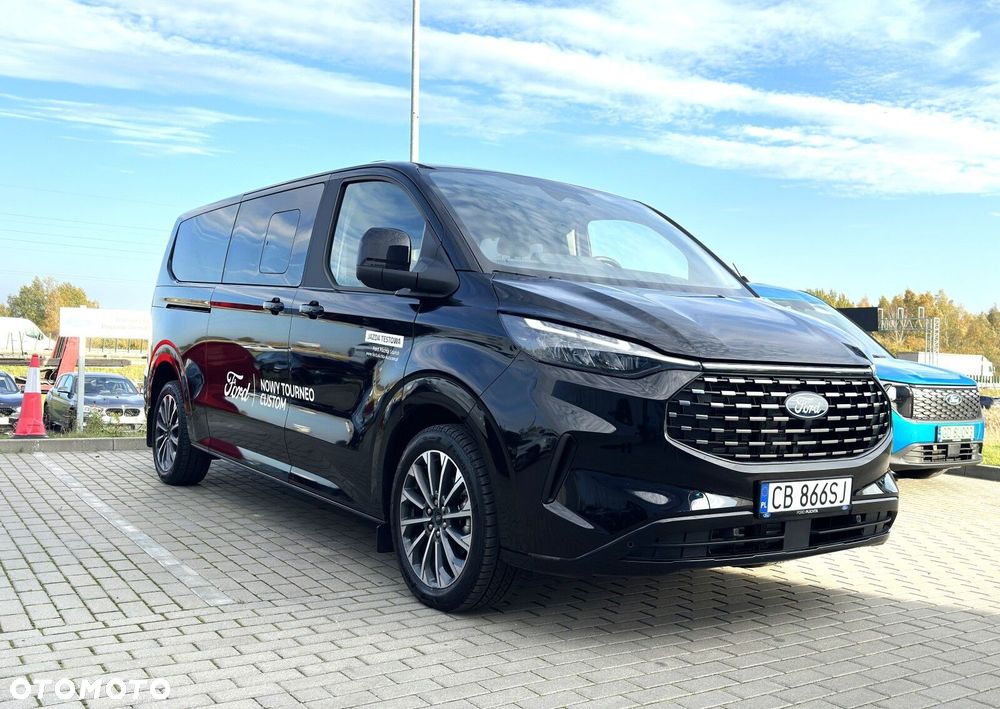 Ford Tourneo Custom - 1