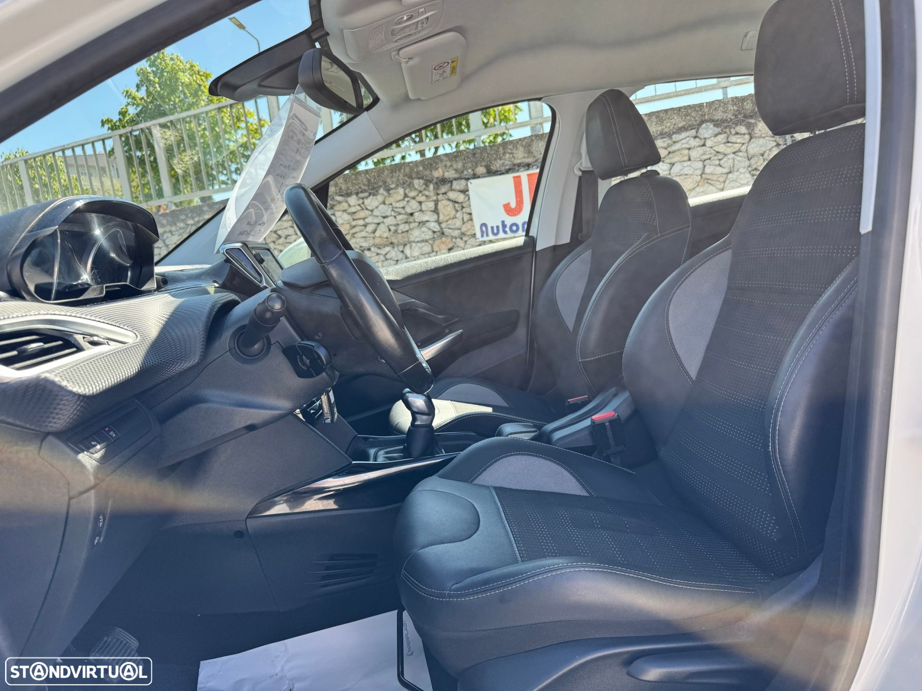 Peugeot 2008 1.2 PureTech Allure - 9