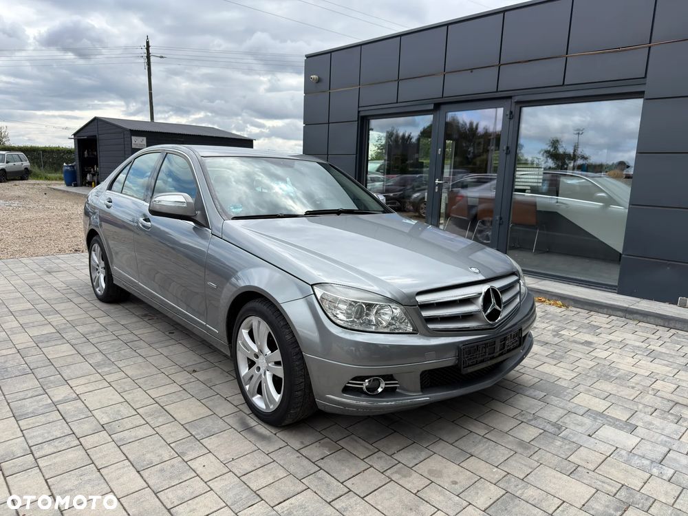 Mercedes-Benz Klasa C 180 CGI BlueEFFICIENCY Avantgarde - 4
