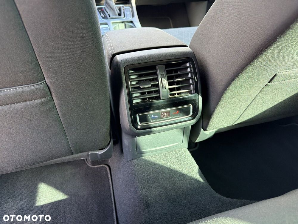 Volkswagen Passat - 35