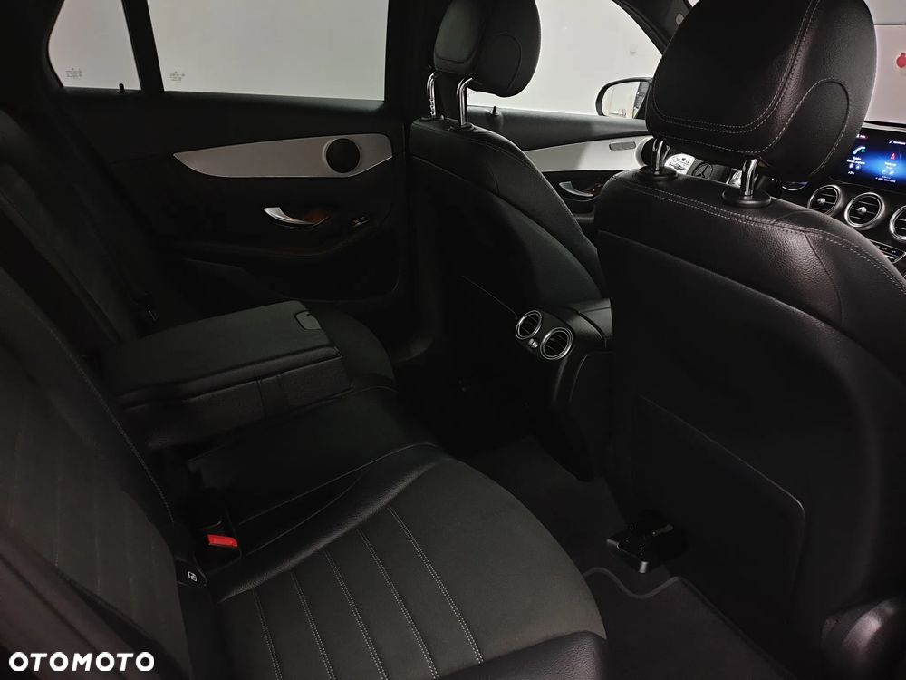 Mercedes-Benz GLC 300 de 4Matic 9G-TRONIC AMG Line Plus - 28