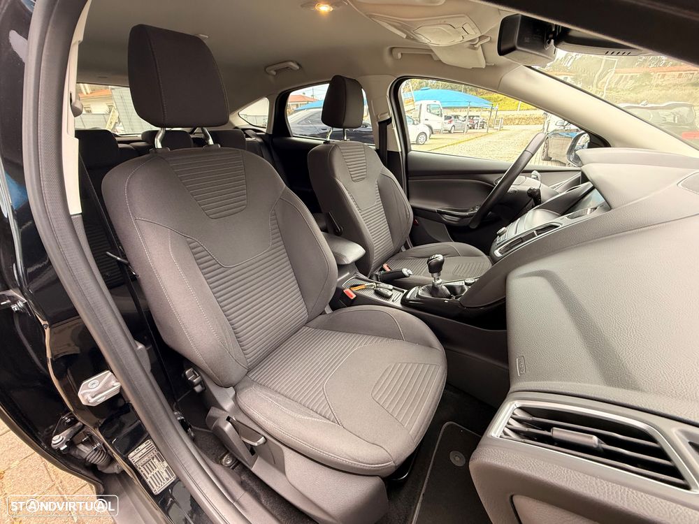 Ford Focus 1.0 EcoBoost S&S TITANIUM - 13