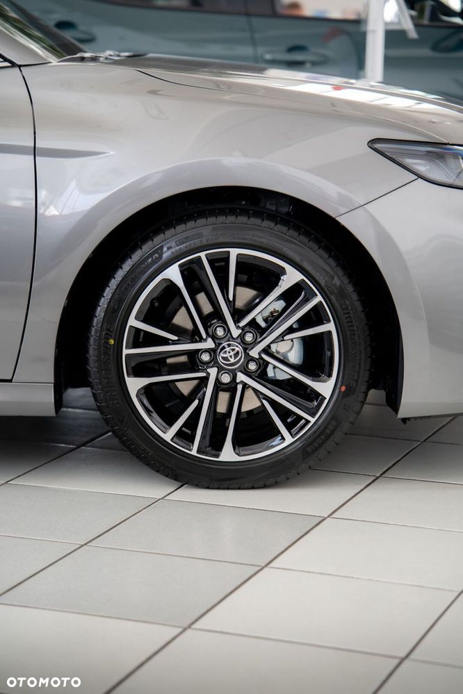 Toyota Camry - 12