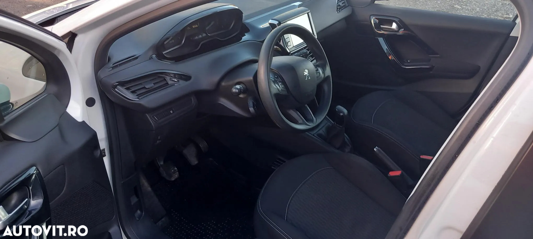 Peugeot 208 1.2 L PureTech Access - 5