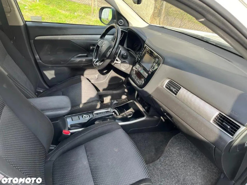 Mitsubishi Outlander 2.0 Intense + Navi 4WD CVT - 12