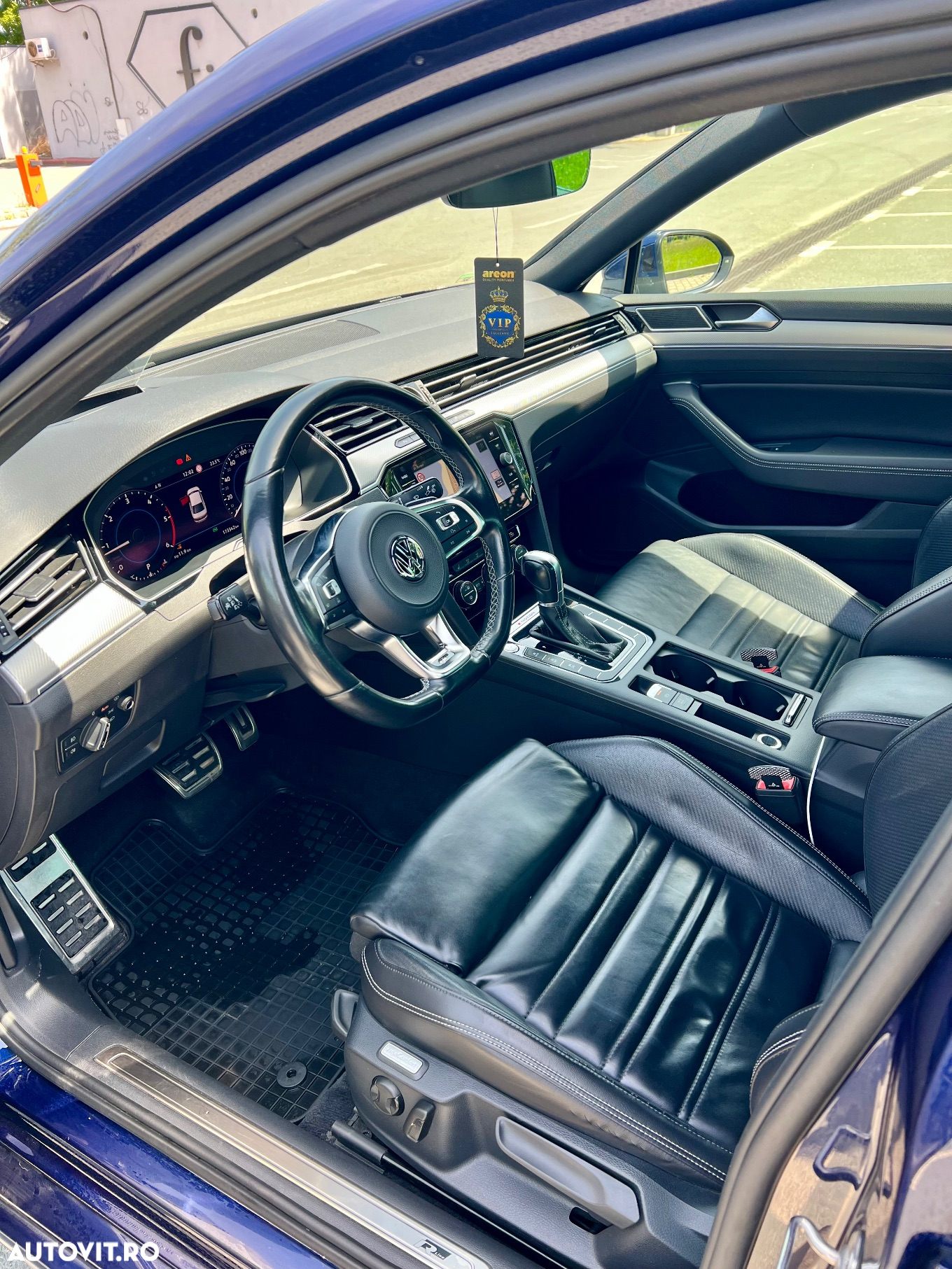 Volkswagen Passat 2.0 TDI DSG 4Motion R Executive - 10