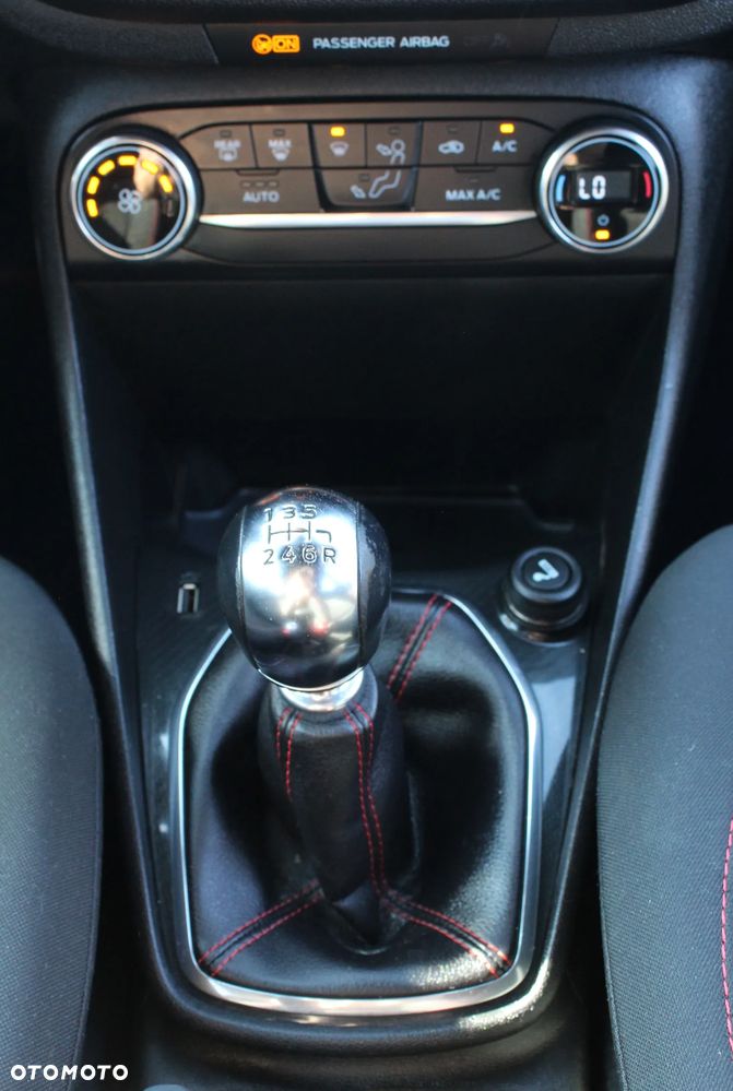 Ford Fiesta 1.0 EcoBoost STart-Stop ST-LINE - 24