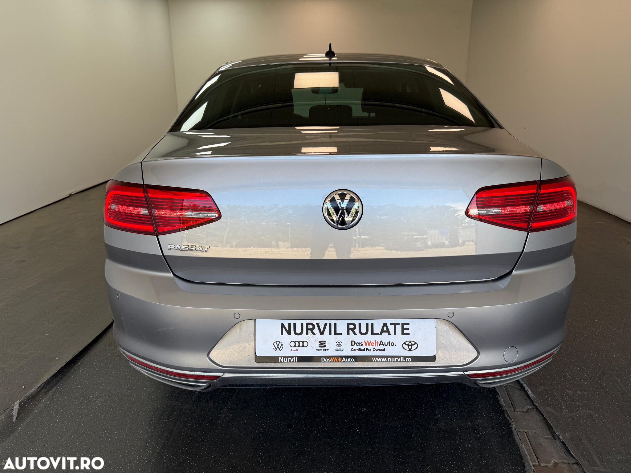 Volkswagen Passat 2.0 TDI DSG 4Motion R Executive - 4