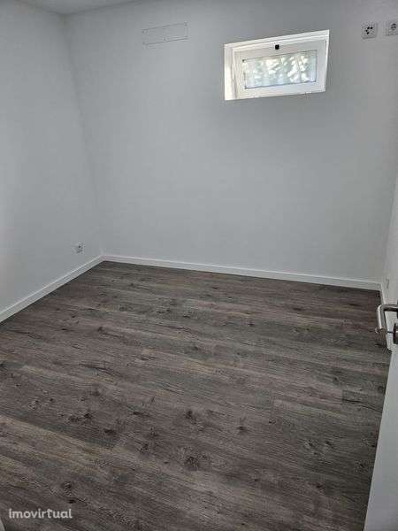 Arrenda-se apartamento T2 renovado, com boa luminosidade - Grande imagem: 3/10