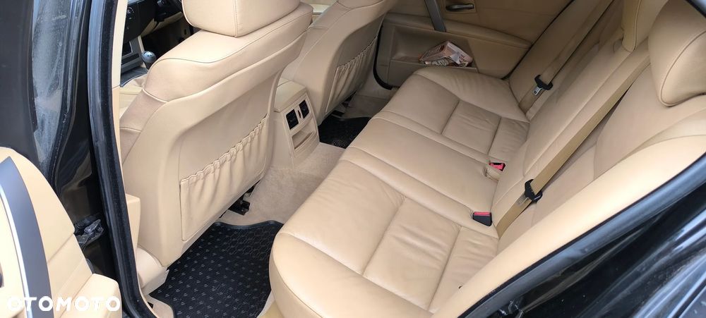 BMW Seria 5 523i - 5