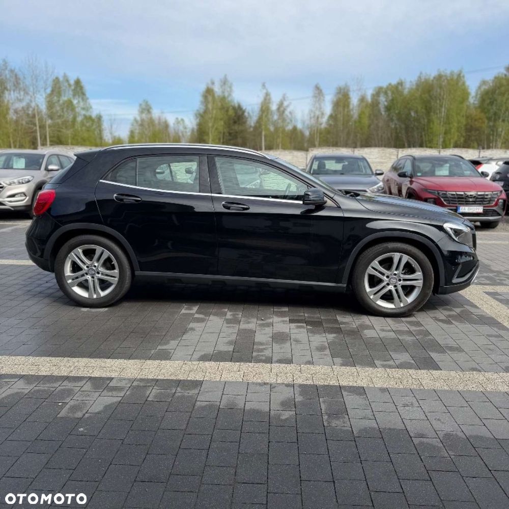 Mercedes-Benz GLA - 11