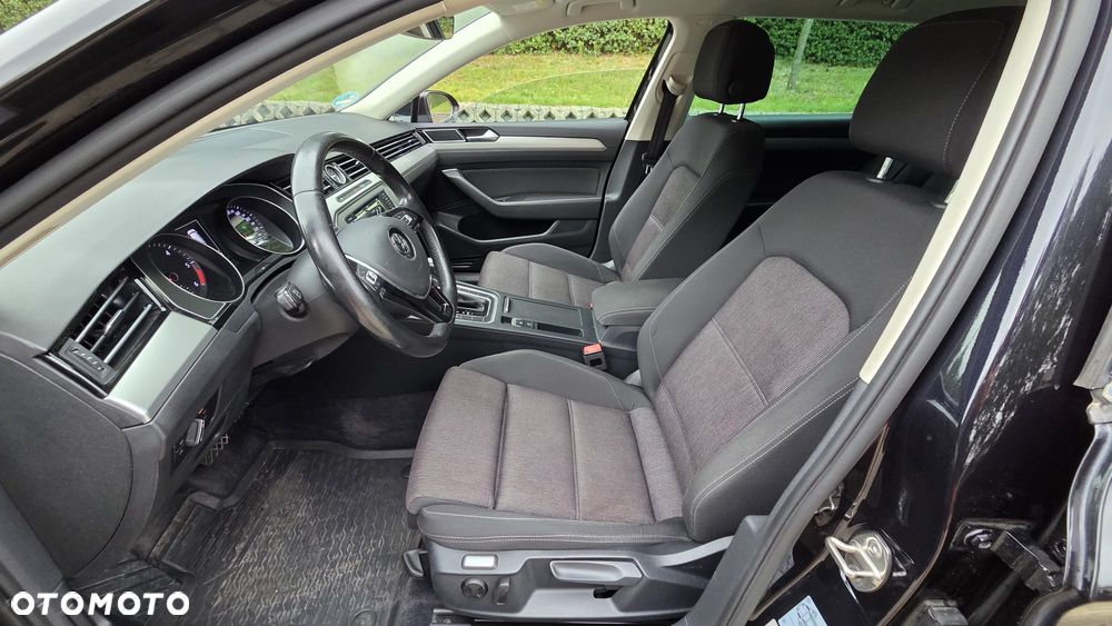 Volkswagen Passat - 12