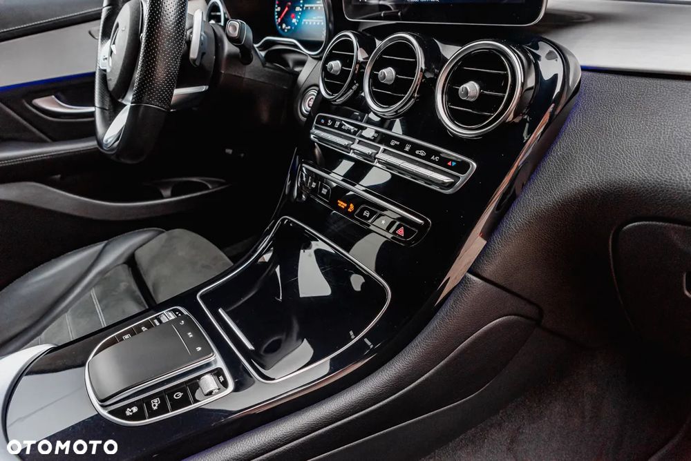 Mercedes-Benz GLC 300 e 4-Matic AMG Line - 23