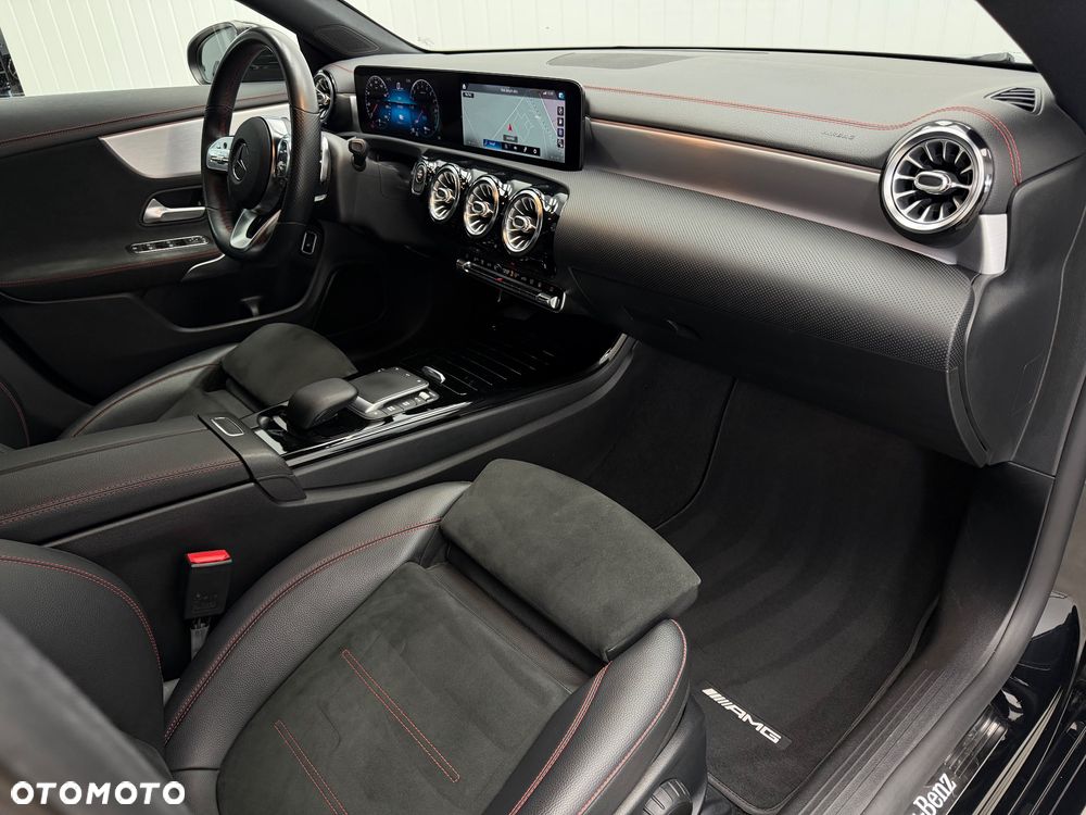 Mercedes-Benz CLA 250 E AMG Line 8G-DCT - 24