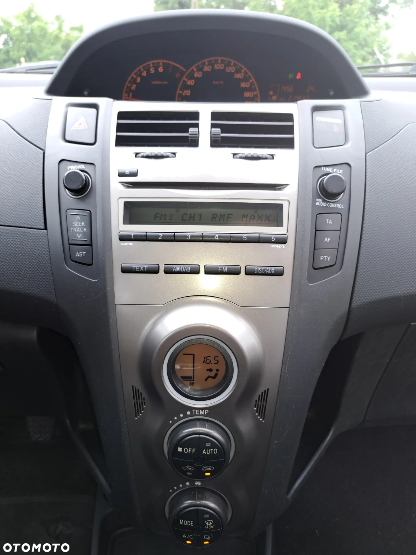 Toyota Yaris - 26
