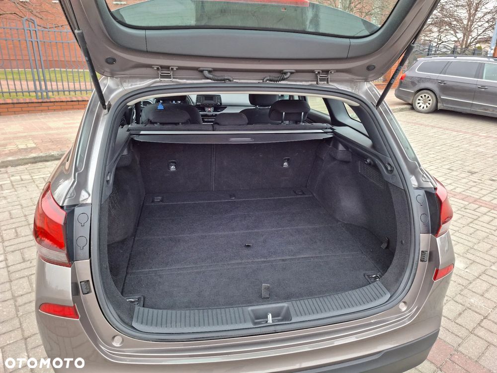 Hyundai i30 1.5 DPI Classic + - 15