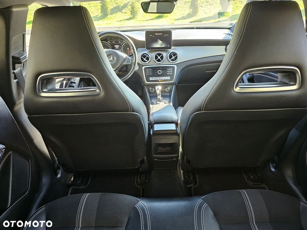 Mercedes-Benz GLA 200 Urban - 8