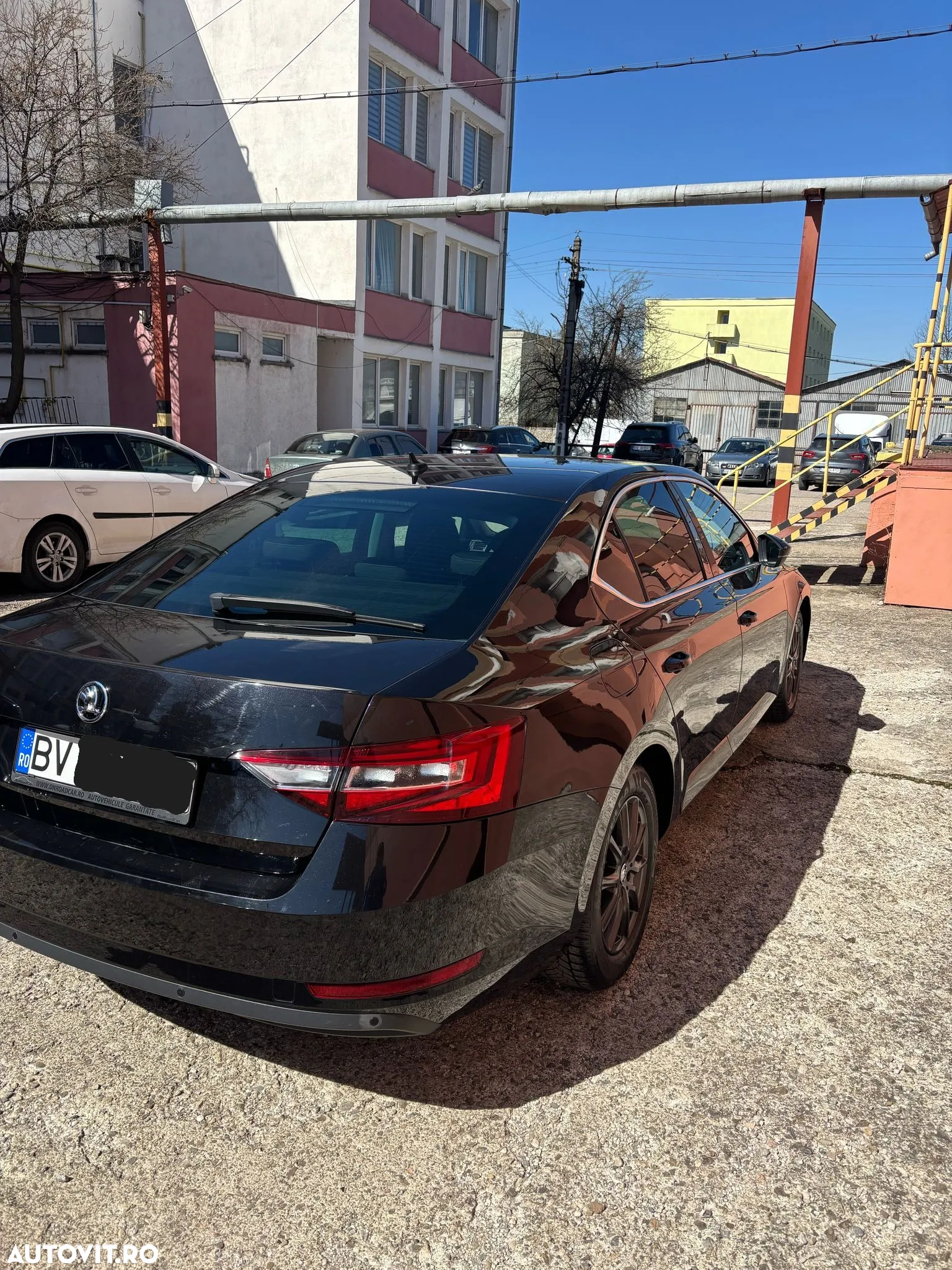 Skoda Superb 2.0 TDI DSG Ambition - 3