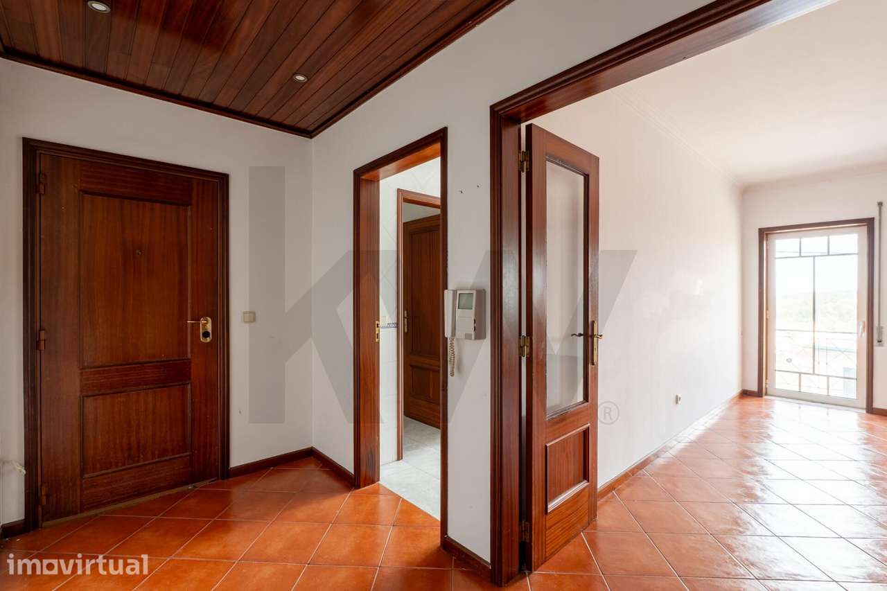 Apartamento T2 com varandas, garagem e áreas generosas em Oiã, Aveiro - Grande imagem: 4/37