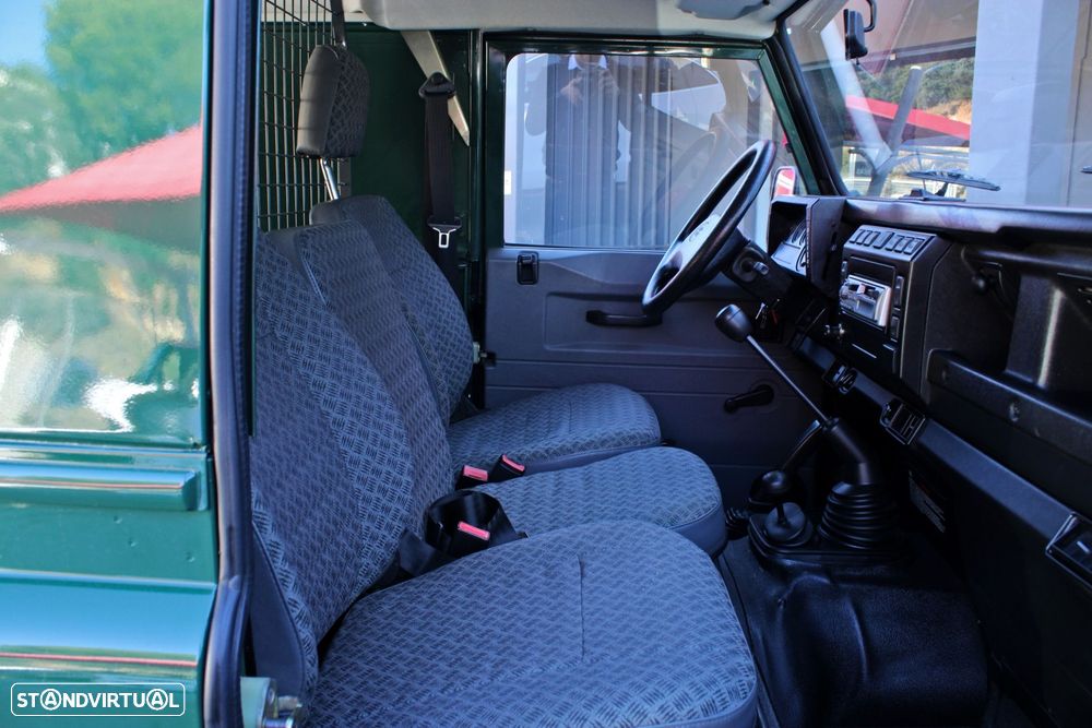 Land Rover Defender 90 2.5 TD5 Metal Top - 17