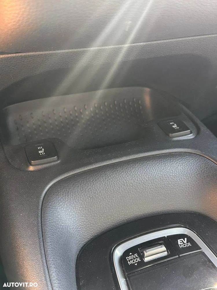 Toyota Corolla 1.8 HSD Business - 17