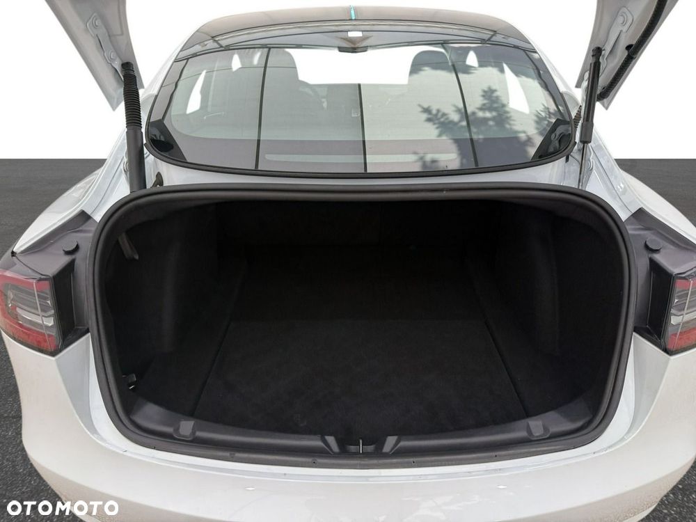 Tesla Model 3 - 12