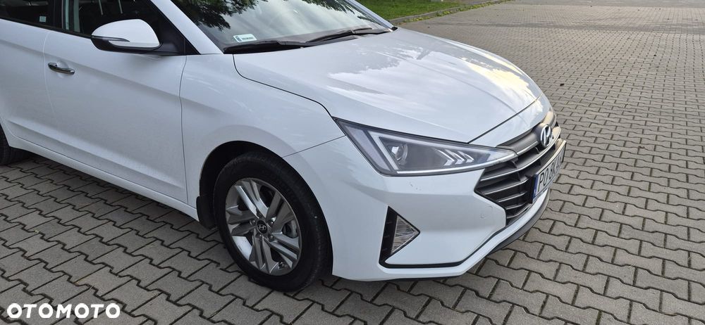 Hyundai Elantra 1.6 Comfort Premiere - 3