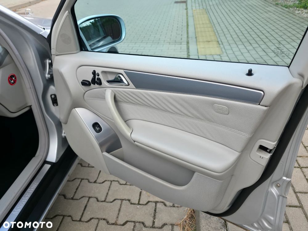 Mercedes-Benz Klasa C 350 7G-TRONIC Avantgarde - 34