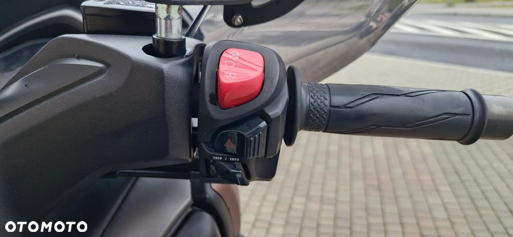 Yamaha X-max - 17