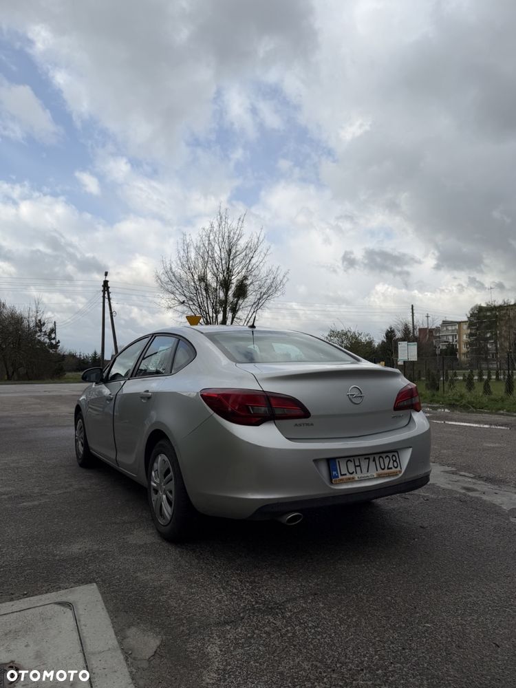Opel Astra 1.4 T Essentia EU6 - 8
