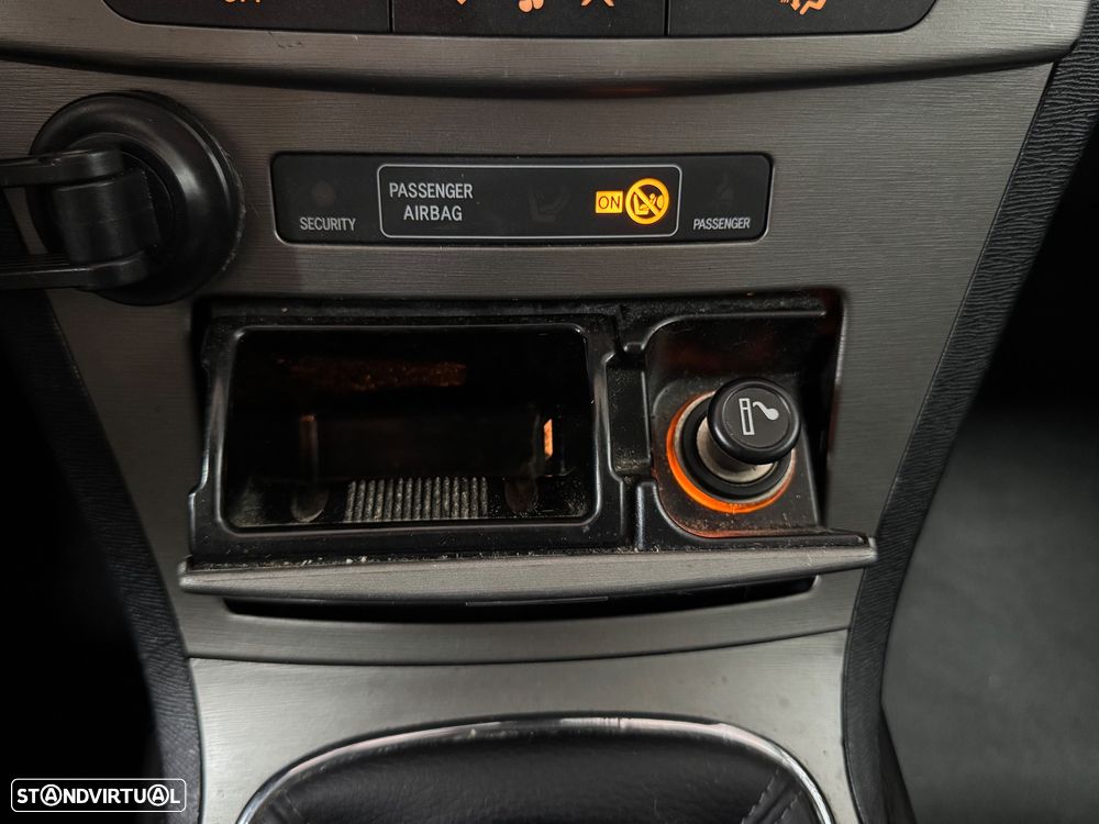 Toyota Avensis SW 2.0 D-4D Exclusive +Pele+GPS - 33