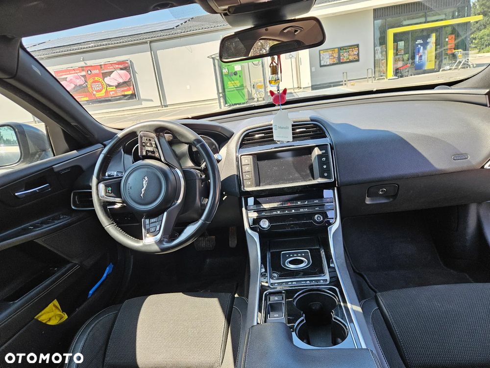 Jaguar XE E-Performance R-Sport - 7