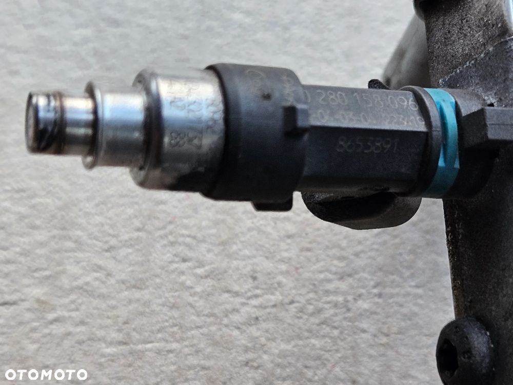 Volvo V50 2.5T 2.5 20V wtryskiwacz listwa wtryskowa 0280158096 8653891 - 2