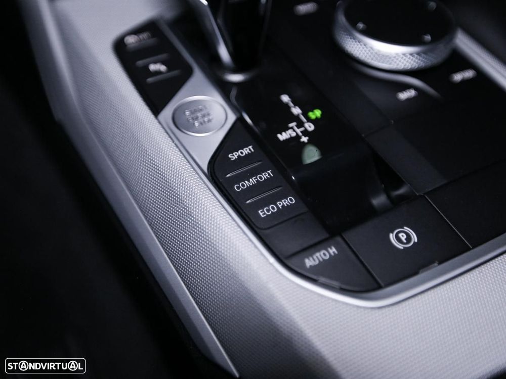 BMW 318 d Touring Auto - 27