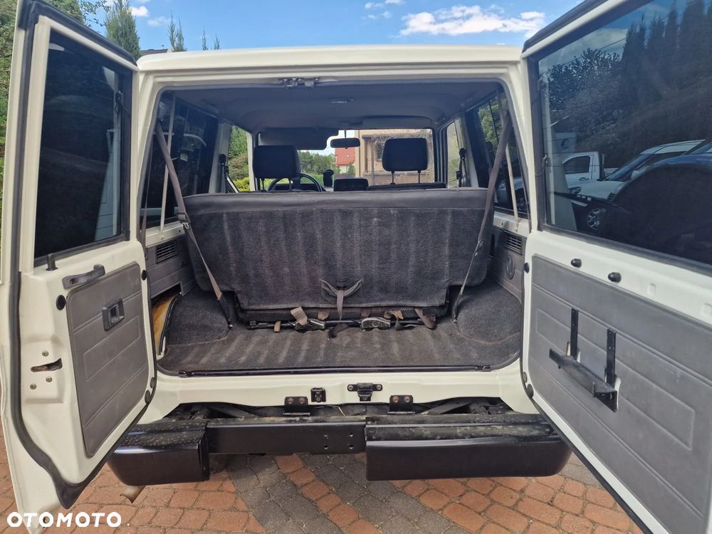 Toyota Land Cruiser - 30