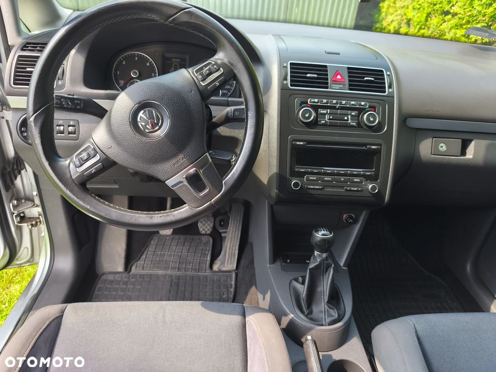 Volkswagen Touran 2.0 TDI DPF STYLE - 23