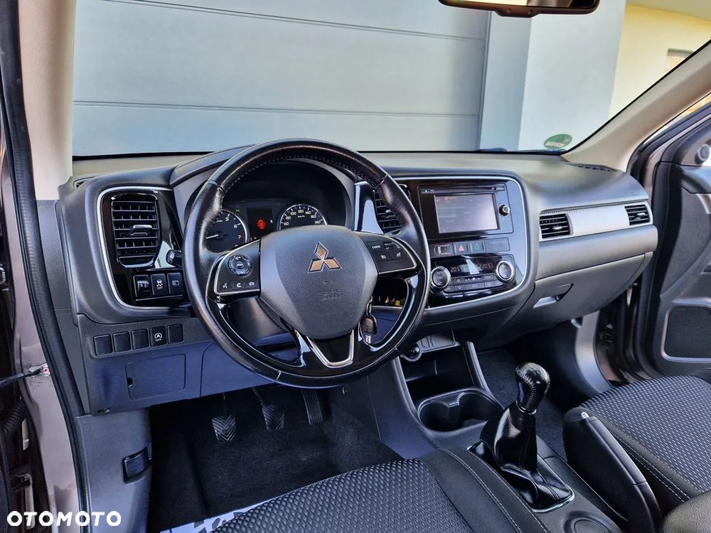 Mitsubishi Outlander 2.0 2WD SUV-Star - 15