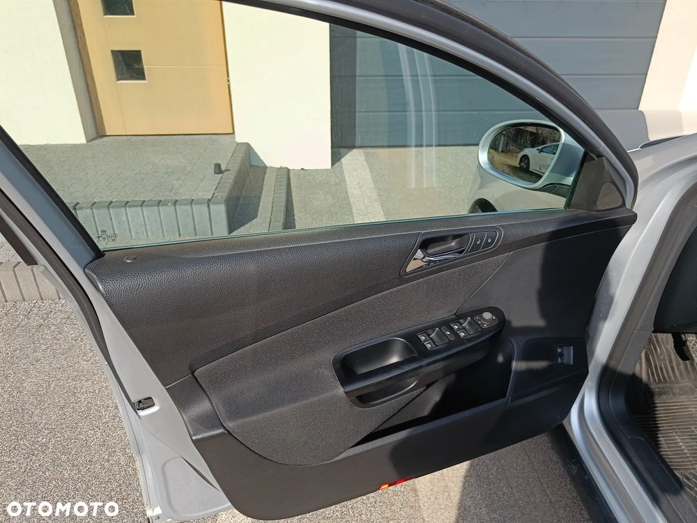 Volkswagen Passat 1.9 TDI Comfortline - 25