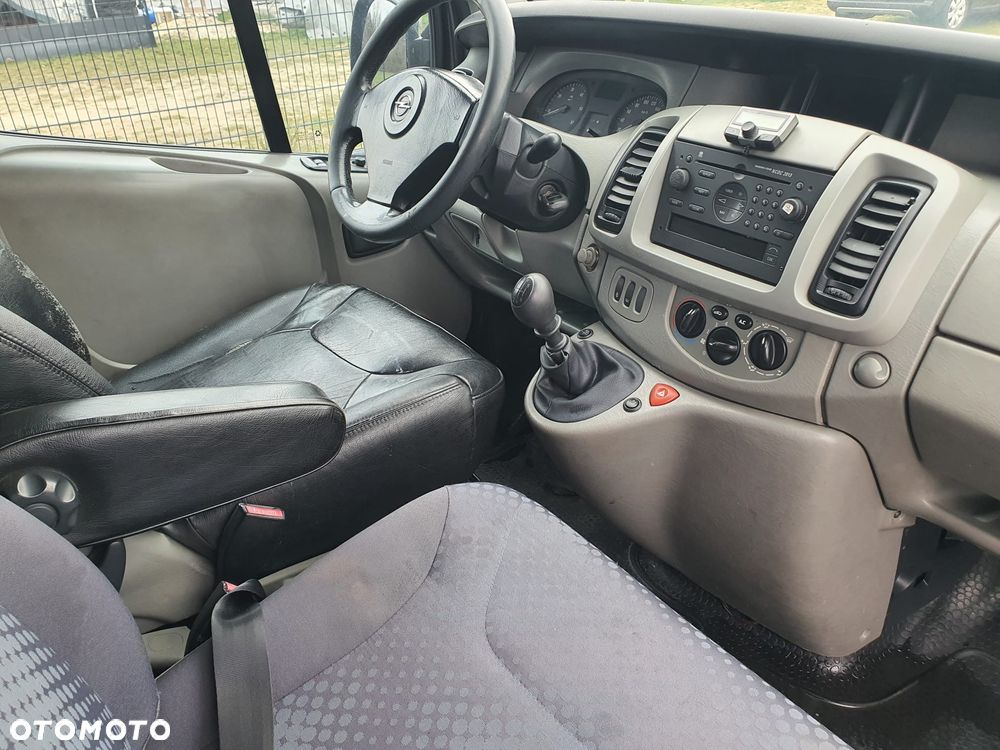 Opel Vivaro - 8