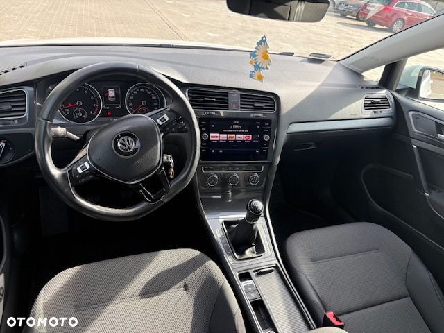 Volkswagen Golf - 5