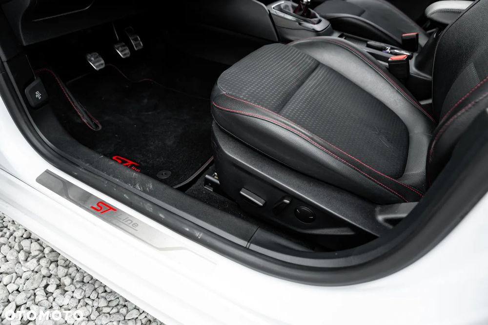 Ford Focus 1.0 EcoBoost Start-Stopp-System ST-LINE STYLE - 19